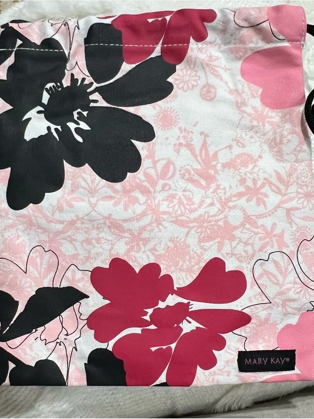Mary Kay Bundle of Bags Makeup Bags, purse, large tote and more EUC